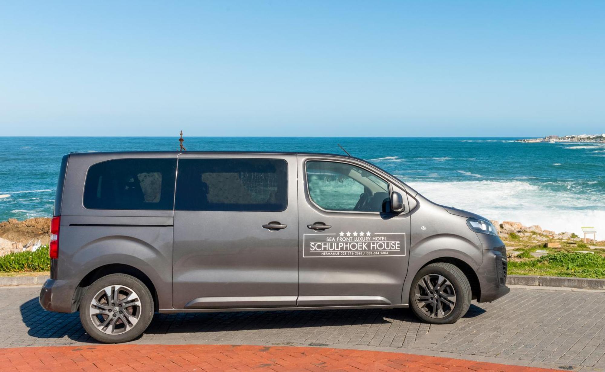 Schulphoek Seafront House Херманус Екстериор снимка A school pick-up vehicle