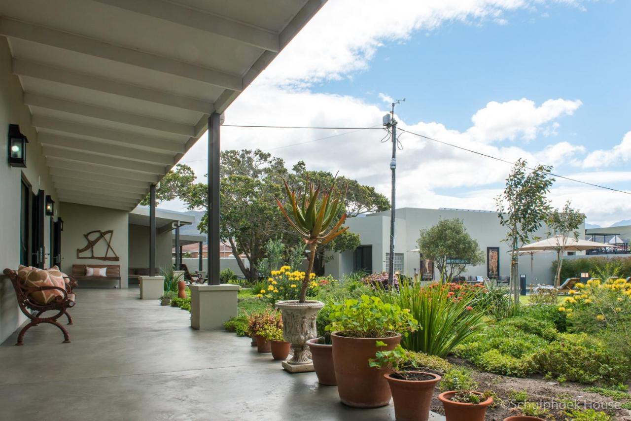 Schulphoek Seafront House Херманус Екстериор снимка The courtyard at the San Diego Center for Spiritual Living